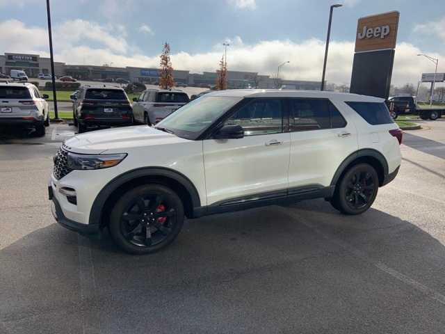2022 ford explorer st