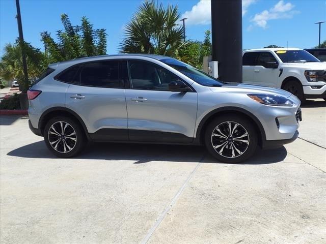 2022 ford escape se