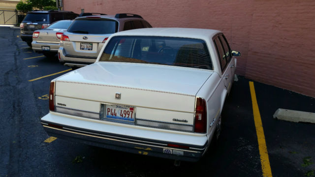 regency sedan 4d, white