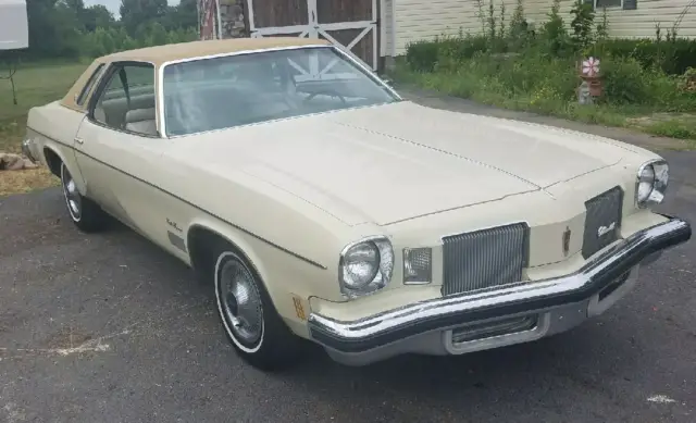 1974 cutlass supreme - low miles!!! eye catcher!!