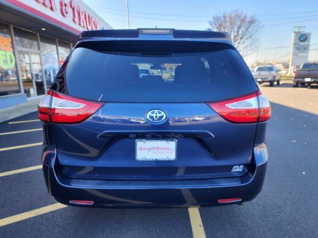 2018 toyota sienna xle
