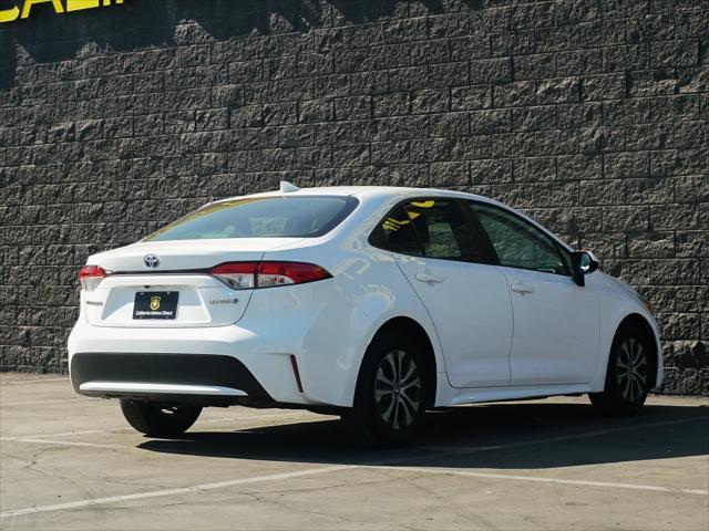 2022 toyota corolla hybrid le