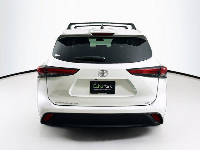 2022 toyota highlander le
