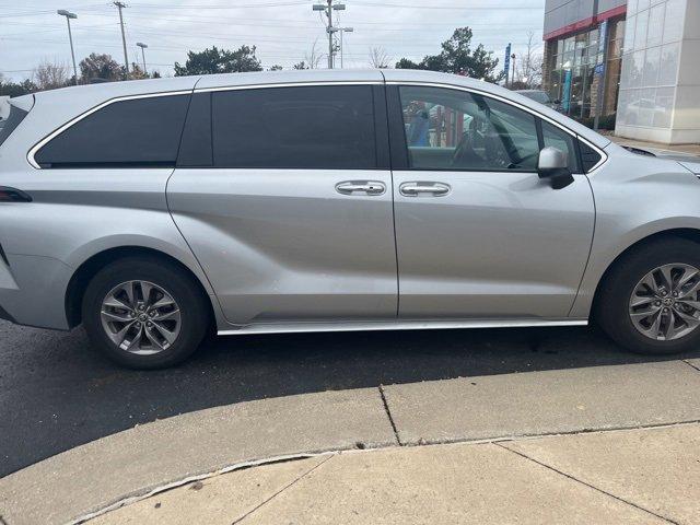 2023 toyota sienna xle