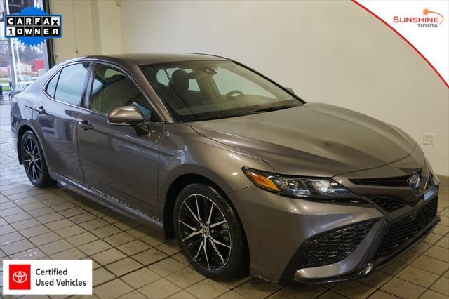 2022 toyota camry se