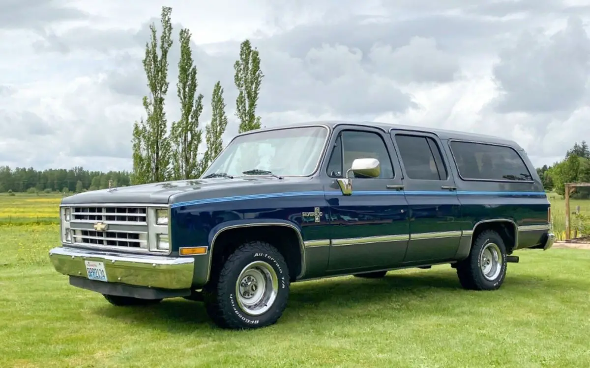 1986 2wd chevy suburban! hard to find in this condition!!!