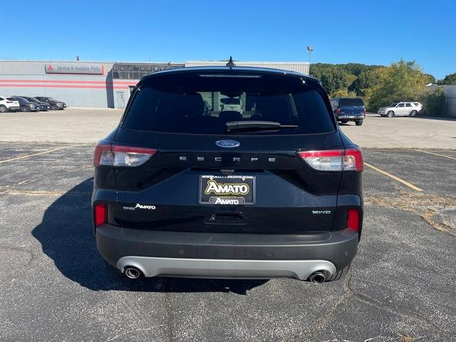 2022 ford escape se