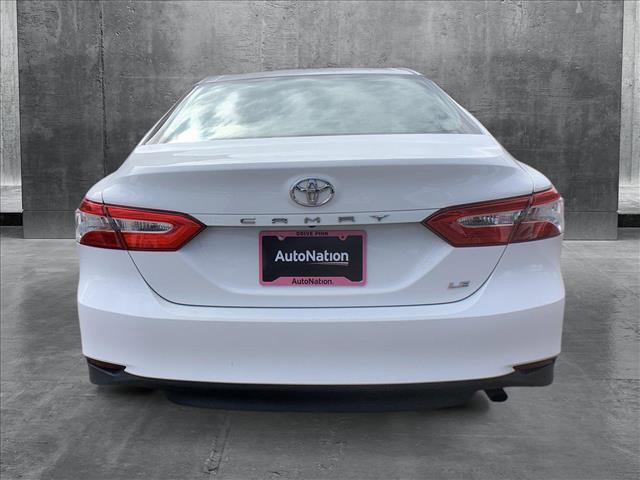 2018 toyota camry le