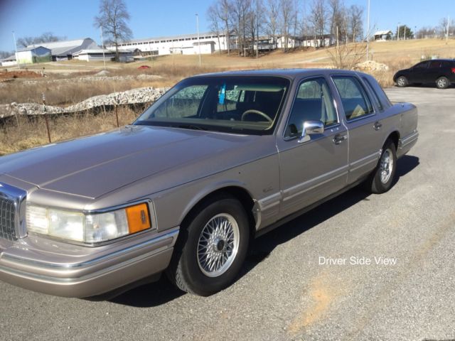 1994 lincoln town car signature series 4.6l immaculately clean