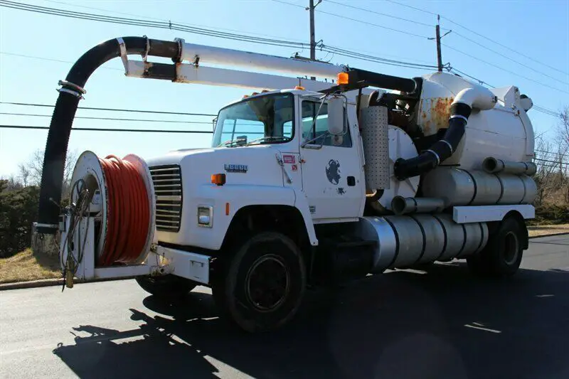 1992 ford ln8000f n series 52,541 miles always serviced and maintained!