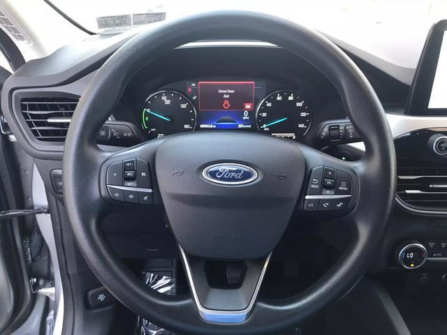2021 ford escape se