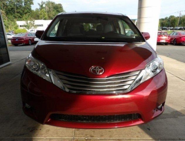 2017 toyota sienna xle