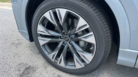 2024 Audi Q8 premium plus