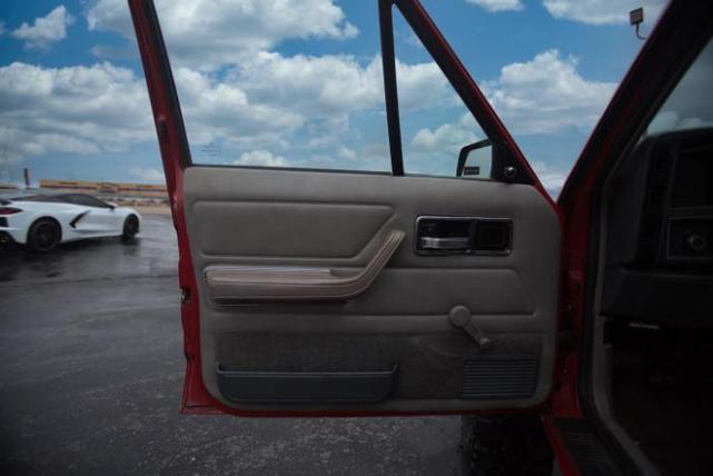 1989 jeep comanche base