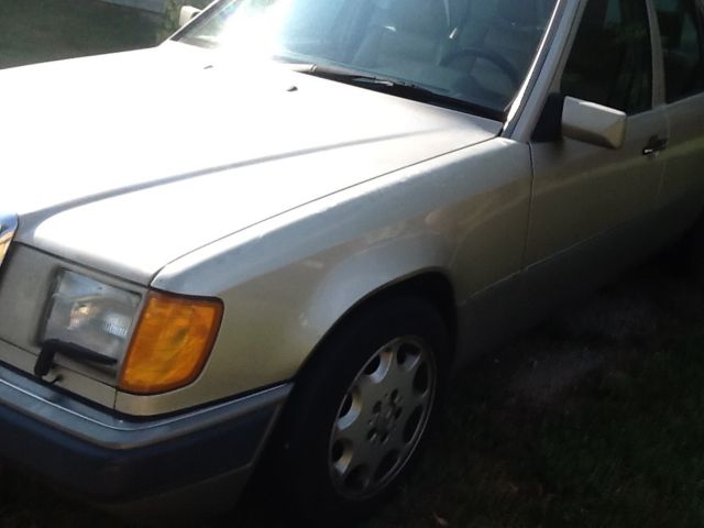 1992 mercedes-benz 400e (runs great with lots of records)