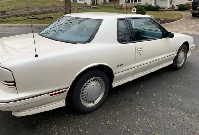 1992 oldsmobile toronado coupe white fwd automatic trofeo