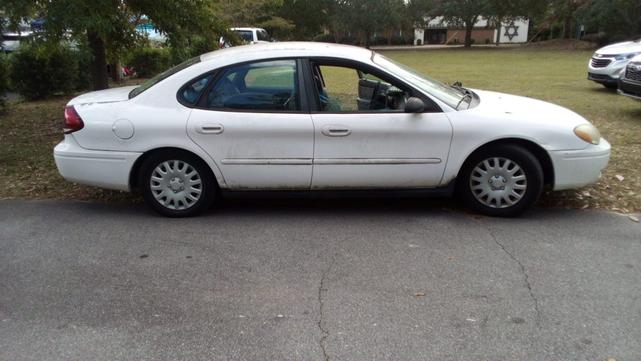 2005 ford taurus se