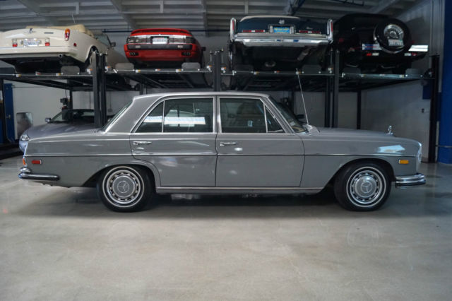 1972 280se 4.5 v8 sedan with 43k original miles & factroy air conditioning!!