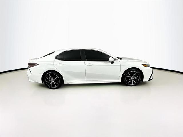2023 toyota camry se