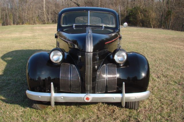 1939 pontiac deluxe 6 silver streak 4 door sedan