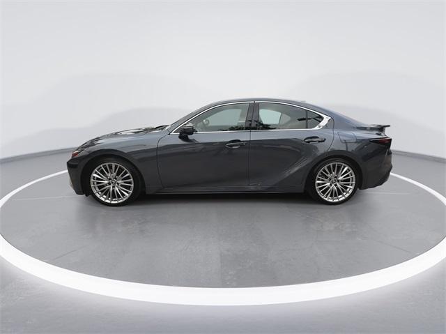 2022 lexus is 300 base