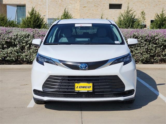 2024 toyota sienna le