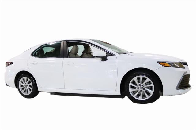 2021 toyota camry le