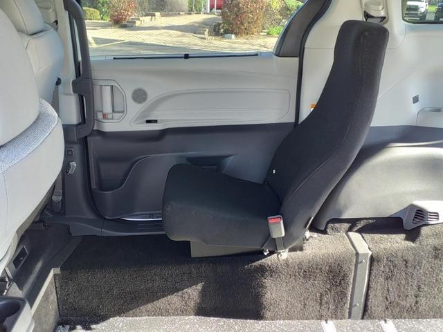 2024 toyota sienna le