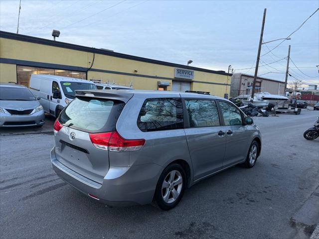 2011 toyota sienna base