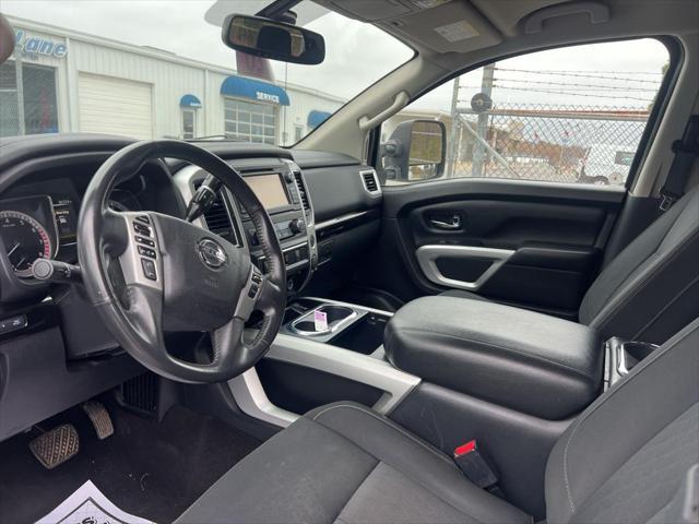 2017 nissan titan sl
