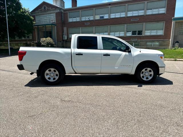 2017 nissan titan sv