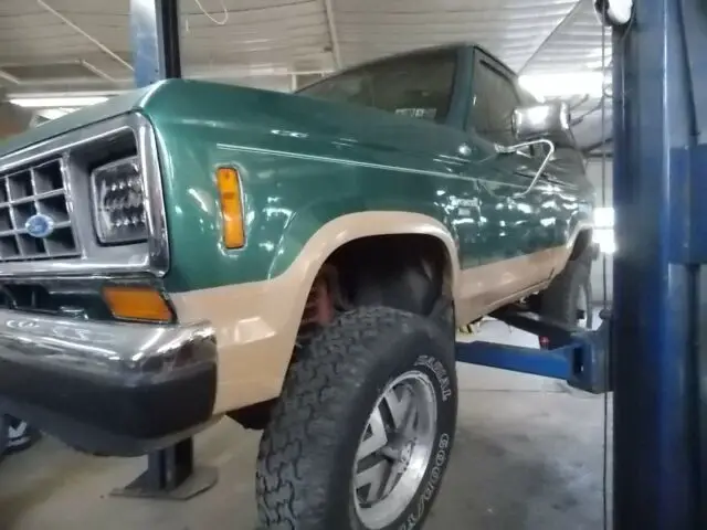 1987 ford bronco ii, v6, 5 speed manual, runs and drives, needs rust repair