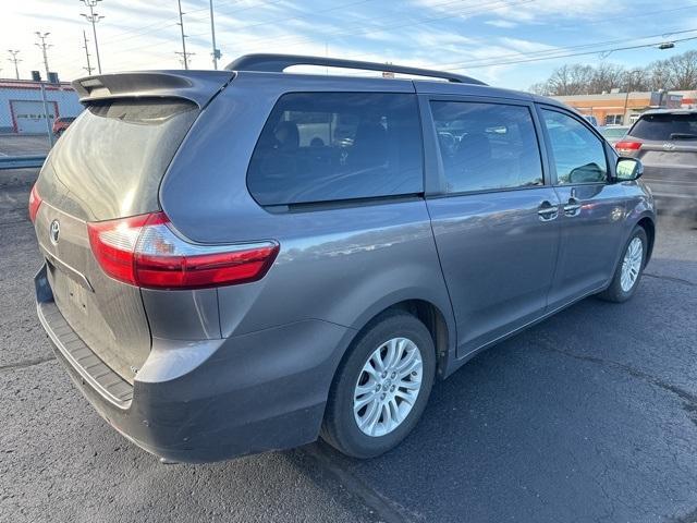 2017 toyota sienna xle