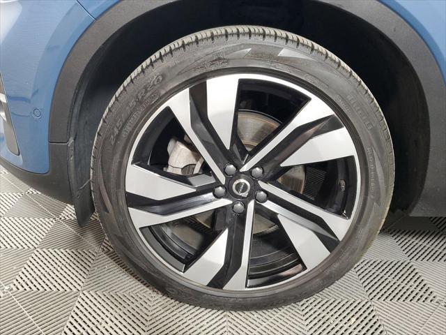 2023 volvo xc40 b4 plus bright theme