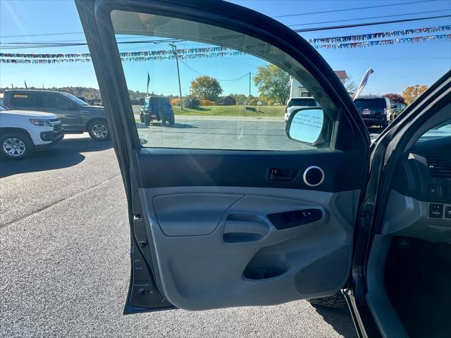 2013 toyota tacoma base
