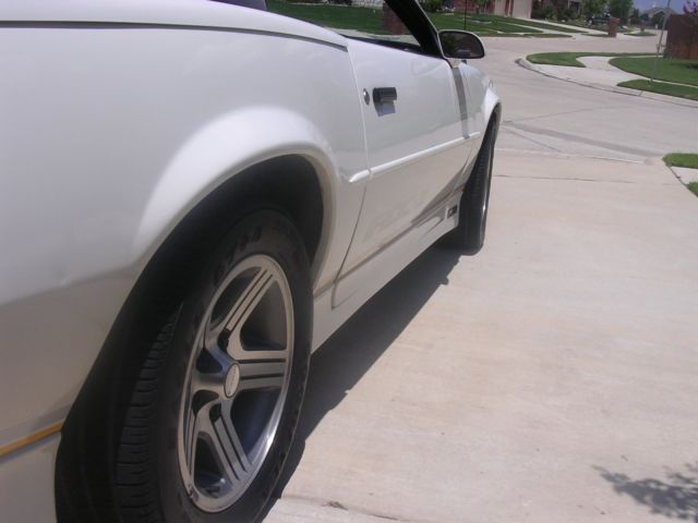 1990 camaro iroc-z convertible with manual transmission