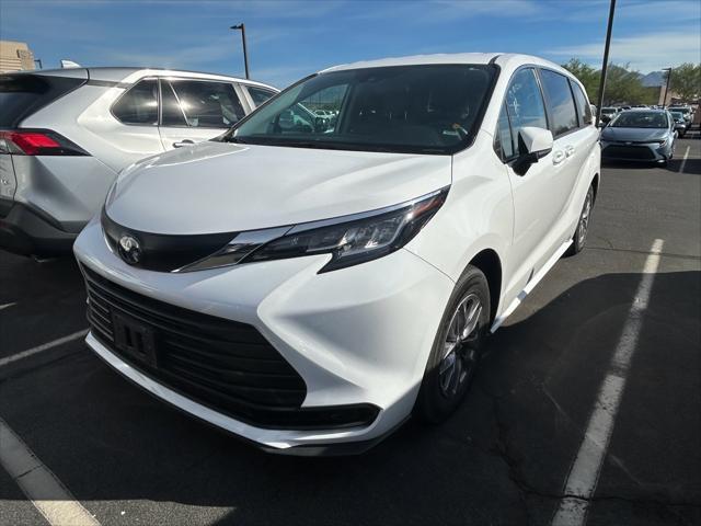 2023 toyota sienna le