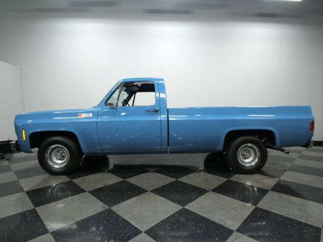 extremely nice, 350 v8, auto, factory a/c, pwr steer/brakes, very nice paint/bod