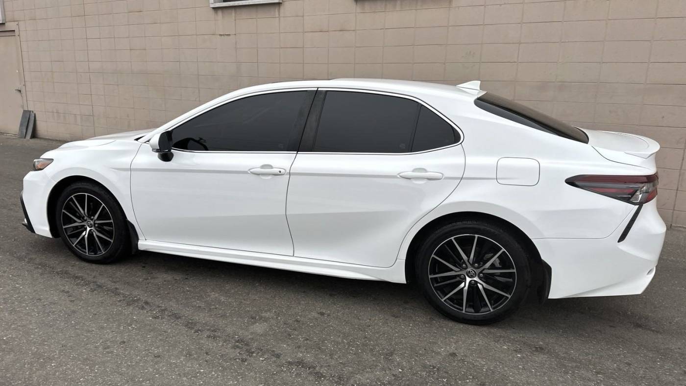 2021 toyota camry se