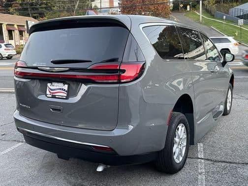 2023 chrysler pacifica touring-l in edgemont, new york