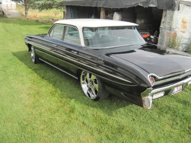 1961 oldsmobile super 88, 22's, new paint & interior, gorgeous car!! no reserve!