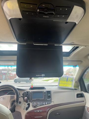 2011 toyota sienna xle