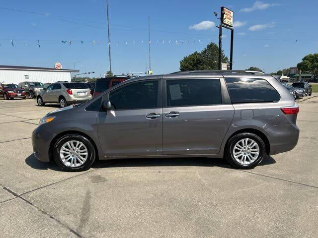 2017 toyota sienna xle