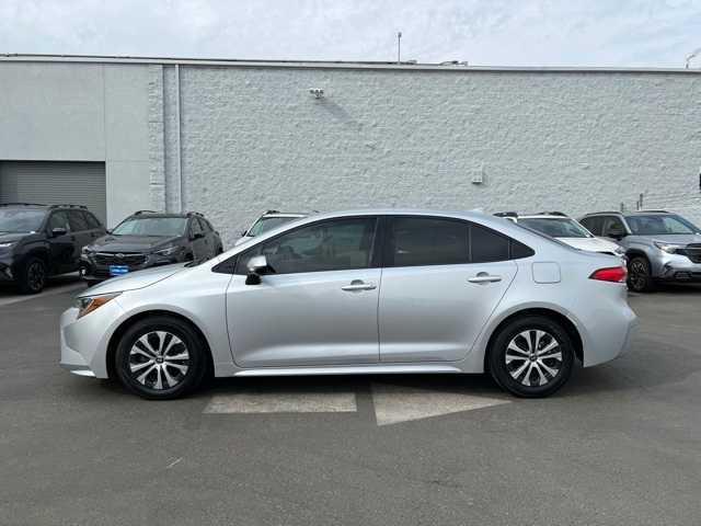 2022 toyota corolla hybrid le