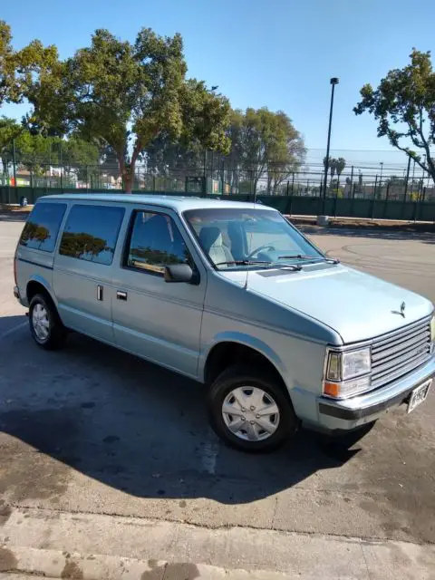 1989 plymouth voyager classic mini van , automatic , 4 cylinder 2.5 cc gas saver