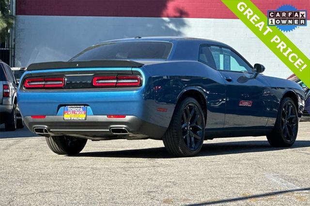 2022 dodge challenger sxt