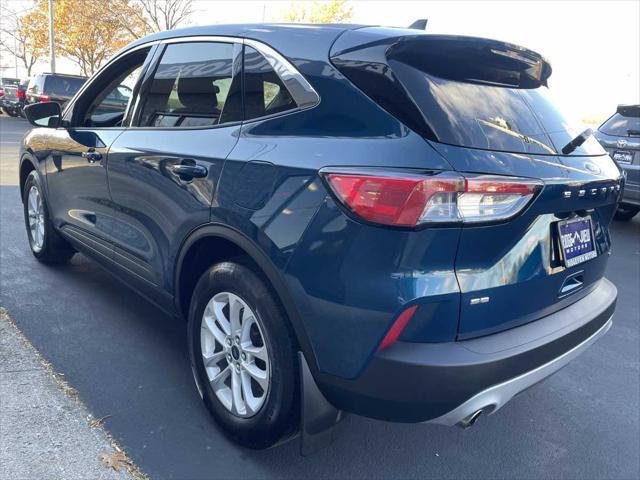 2020 ford escape se