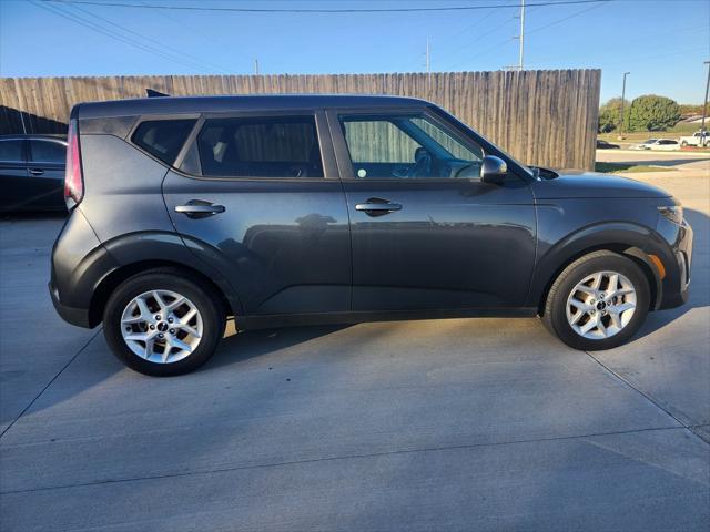 2023 kia soul lx