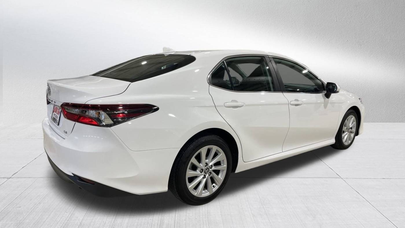 2023 toyota camry le