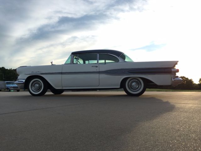 1957 pontiac chieftain 2dr hdt